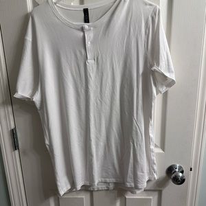 Men’s lululemon white tshirt with two button accent